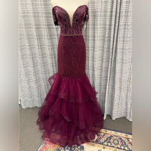 Chic Maroon Off-Shoulder Prom Dress